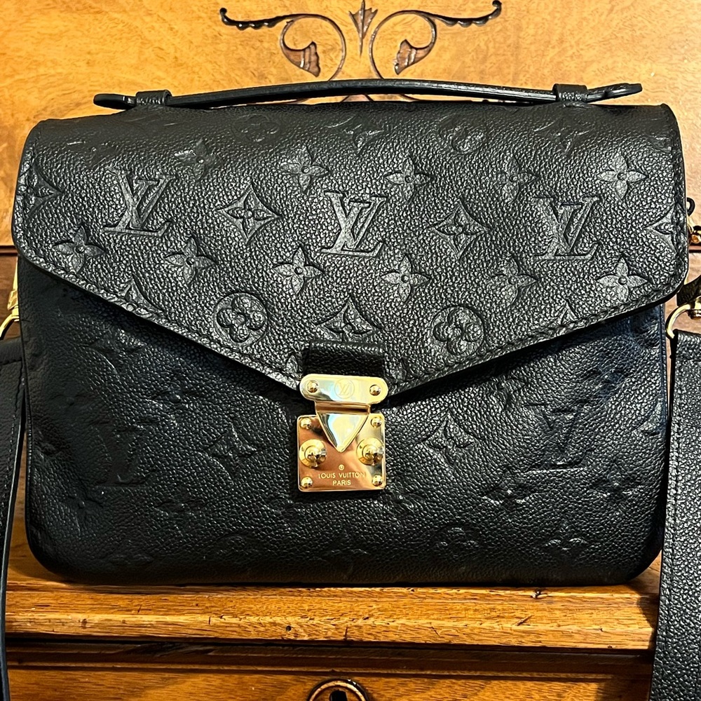LOUIS VUITTON pochette metis